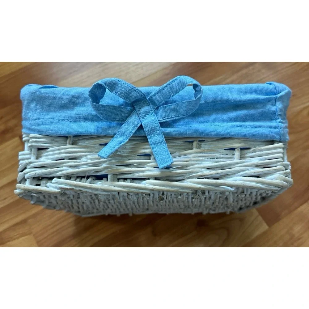 Vintage Pottery Barn White Wicker Basket Blue Liner...